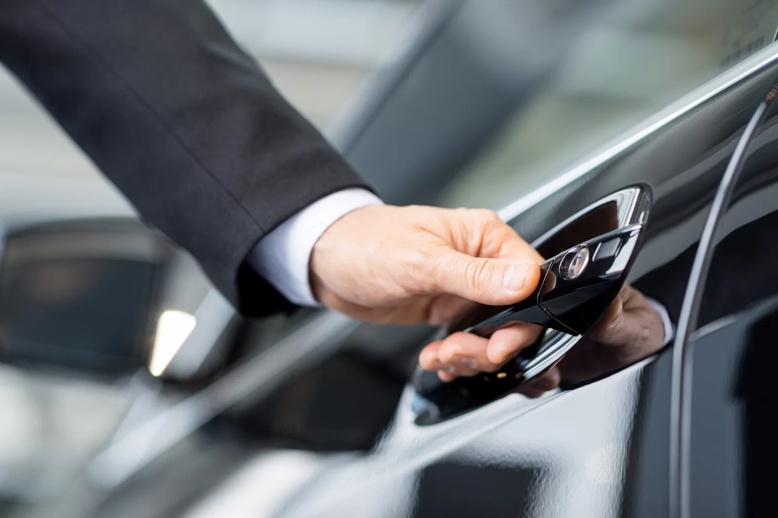 Safe &amp; Reliable Seattle to Vancouver Limo Transfer